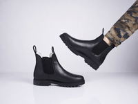 JACKAROO black sheepskin